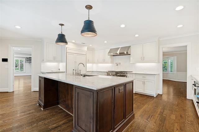 Building Photo - 6544 Valleybrook Dr