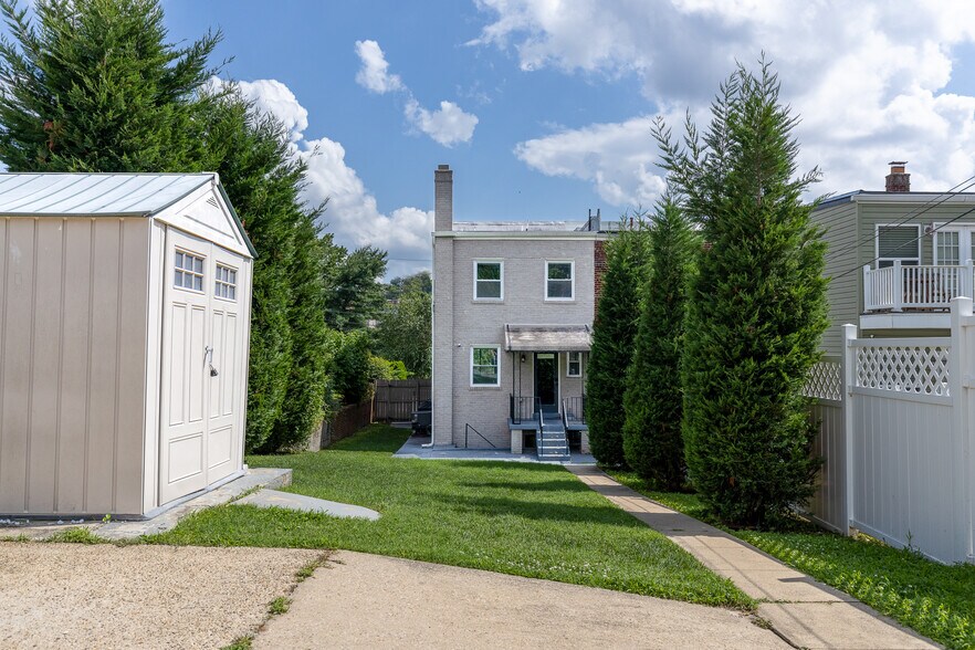 Rear View w/Shed - 3922 E Capitol St NE