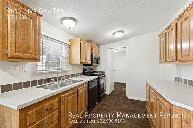 Building Photo - 9642 Live Oak Trail