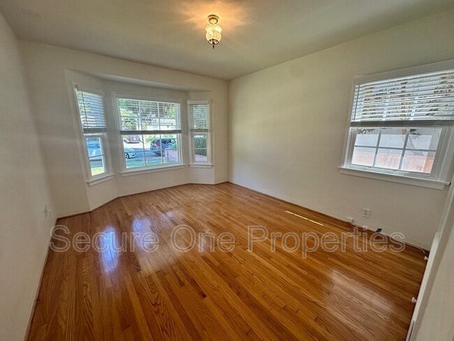 Building Photo - 340 W Spazier Ave