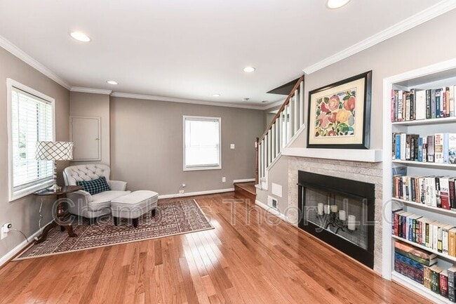 Building Photo - 1033 S Edison St