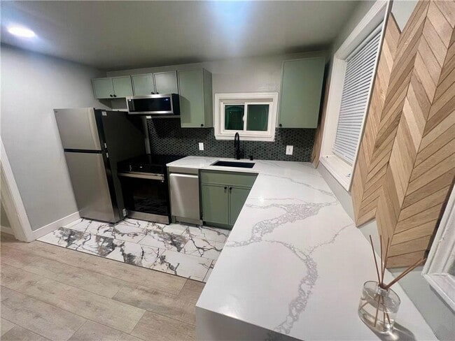 Primary Photo - 926 Moreland Ave SE