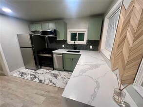 Building Photo - 926 Moreland Ave SE