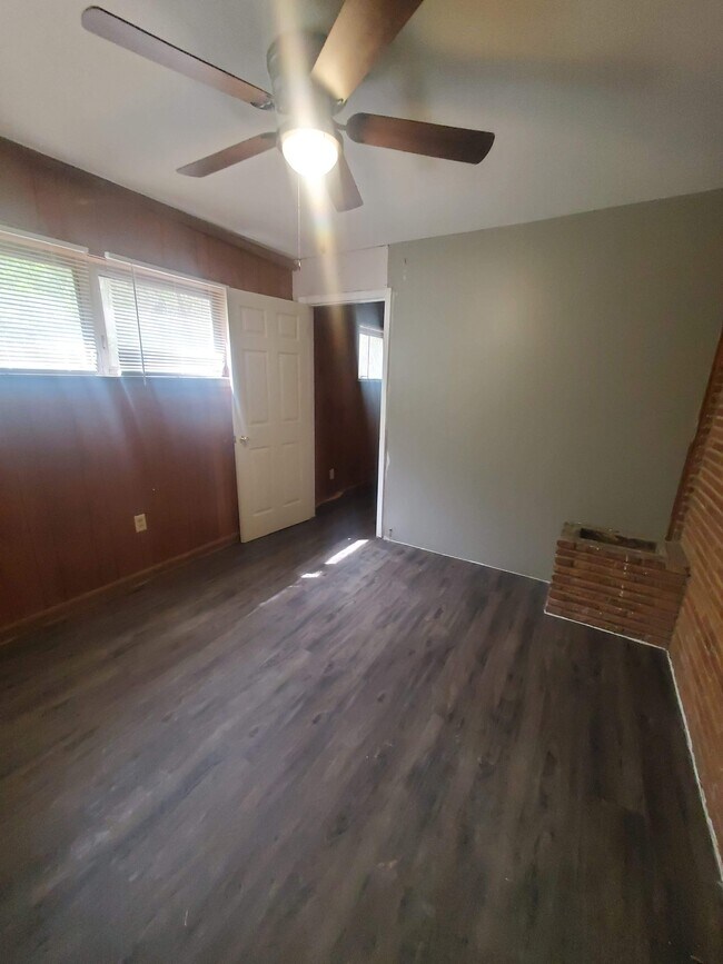 Building Photo - 2828 N 5th Ave