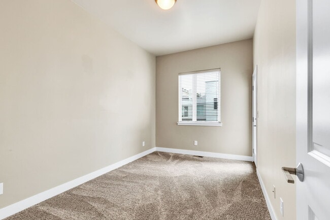 Building Photo - 3119 W 19th Ave