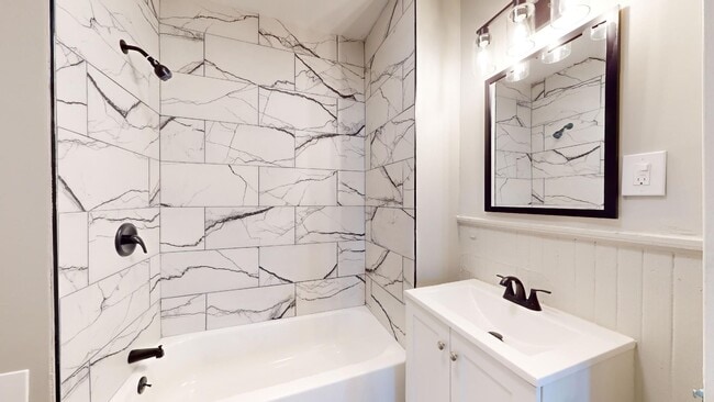 Building Photo - Old Brooklyn Area - 3 Bedroom Single Famil...