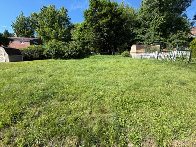 Building Photo - 222 Wainwright Ave