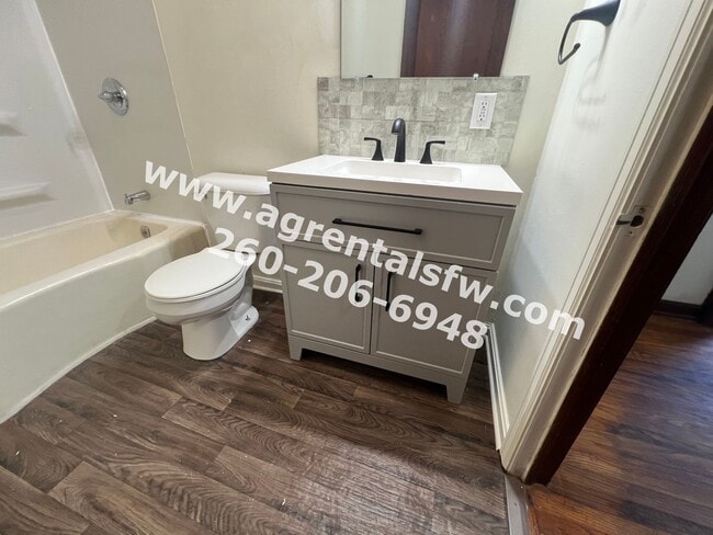 Building Photo - 2 Bedroom House