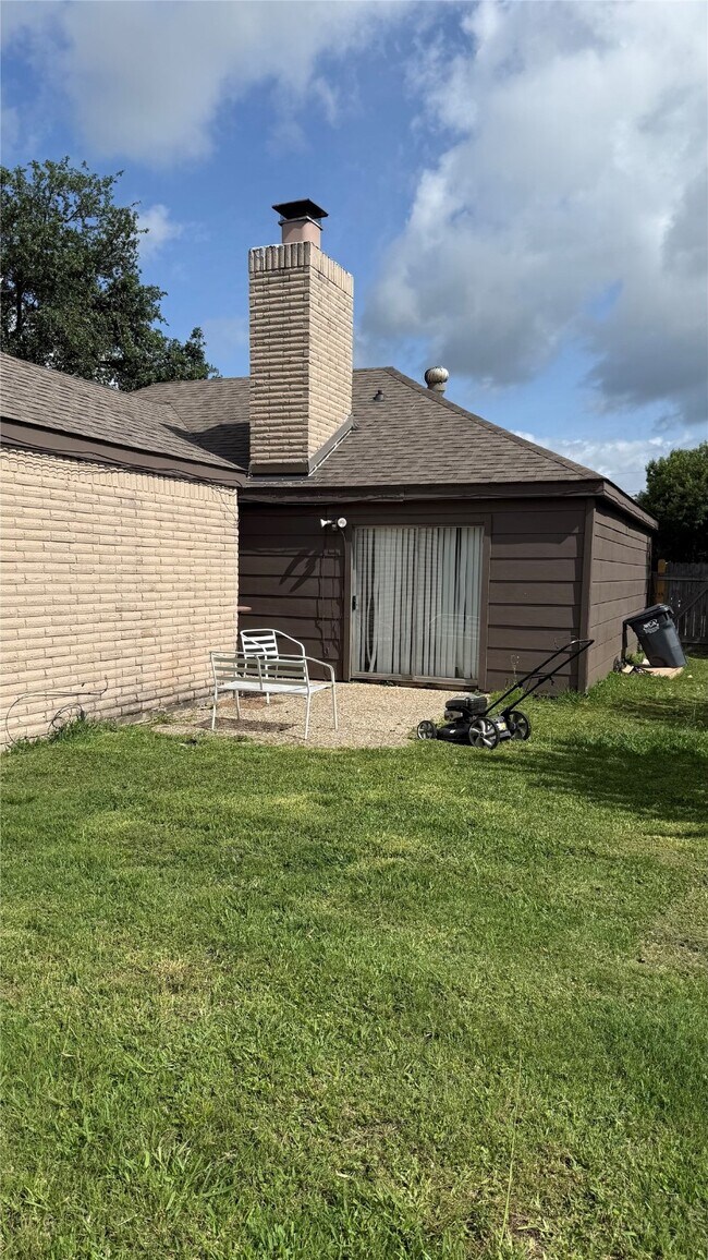 Building Photo - 15115 Corona Del Mar Dr