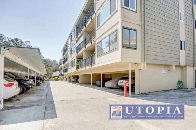 Building Photo - Ocean Views! 2 bd/ 1.5 bath condo w/ Commu...