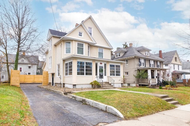 Building Photo - 713 Crosby St