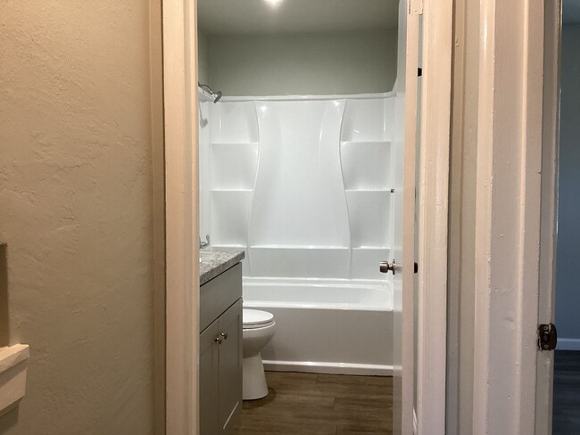 Building Photo - REMODELED!!!