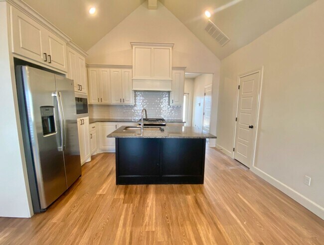 Building Photo - Now PRE- LEASING for a July move in - $300 off first month's rent.