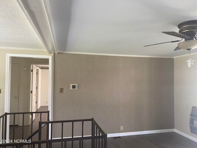 Building Photo - 68 Blackbird Ln