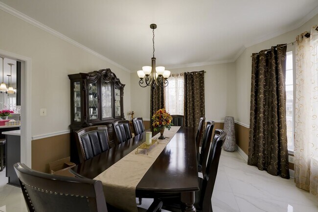 Building Photo - Luxurious Single Family Home in Emerald Farm