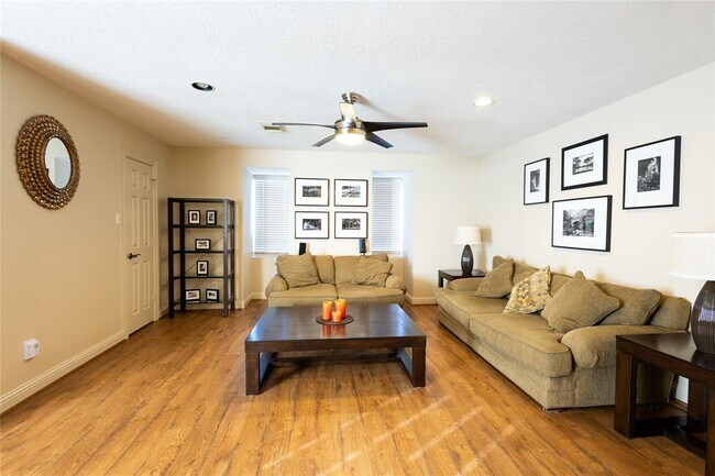 Building Photo - 5970 Inwood Dr