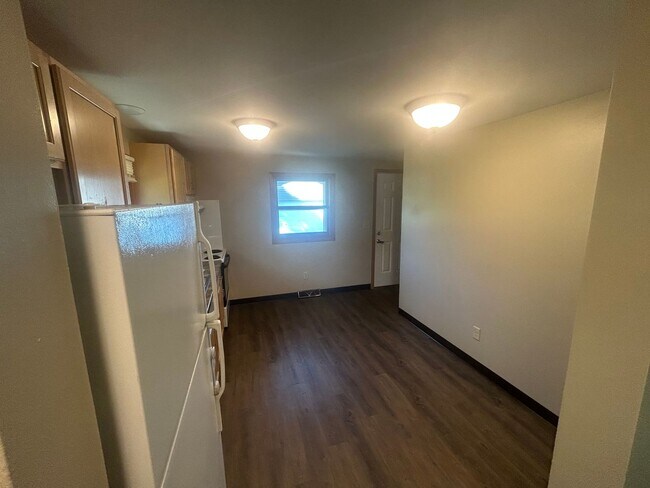 Building Photo - 603-605 Woodbine Ave