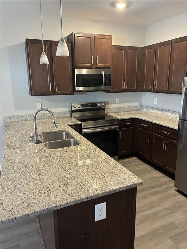 Building Photo - 767 Monroe St