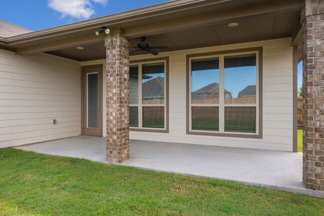 Building Photo - Spacious 4-Bedroom, 3-Bath Home – Over 2,3...