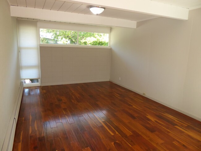 Building Photo - THREE BEDROOM / TWO BATH EICHLER HOME IN G...