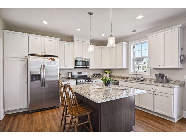 Building Photo - 6303 Jensen Ave S