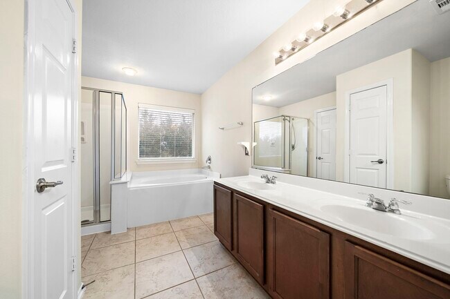 Building Photo - 3315 Victorian Manor Ln