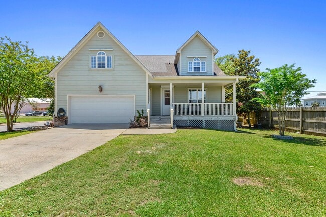 Building Photo - Incredible Home A Block off of Biloxi Beach!
