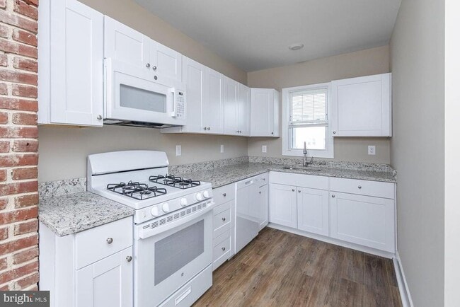 Building Photo - 279 Academy St