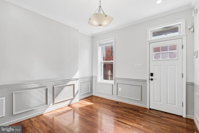 Building Photo - 214 N Madeira St