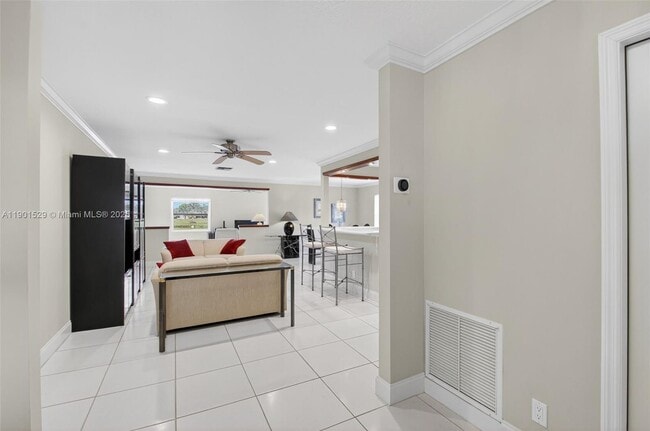 Building Photo - 3810 Rowena Cir