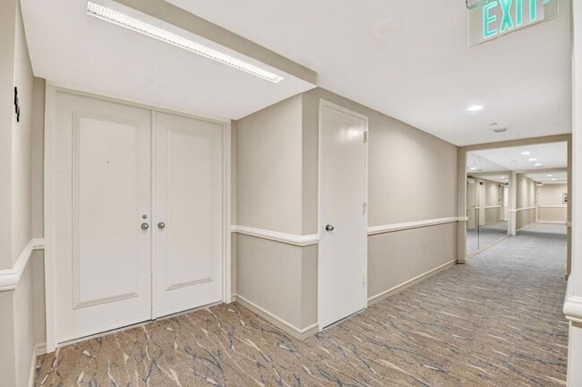 Building Photo - 4000 N Ocean Dr