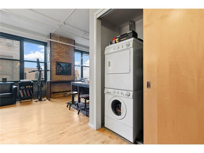 Building Photo - 290 Market St