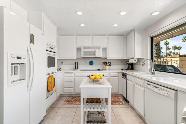 Building Photo - 39 Maximo Way