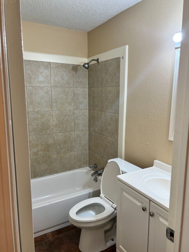 Building Photo - Introducing our 2 bedroom / 1 Bathroom Duplex For Rent in Beaumont, TX