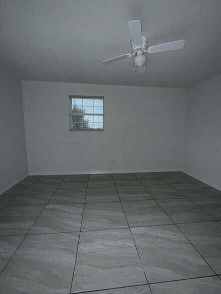 Building Photo - 500 N Broadway St