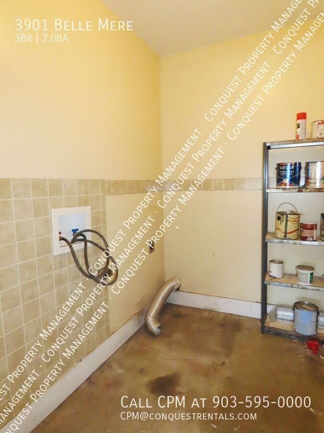 Building Photo - 3901 Belle Mere St