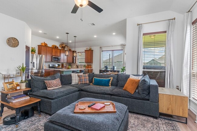 Building Photo - 3221 Climbing Gardens Ct