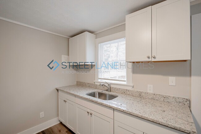 Building Photo - NOW OFFERING $250 OFF FIRST FULL MONTH IF ...