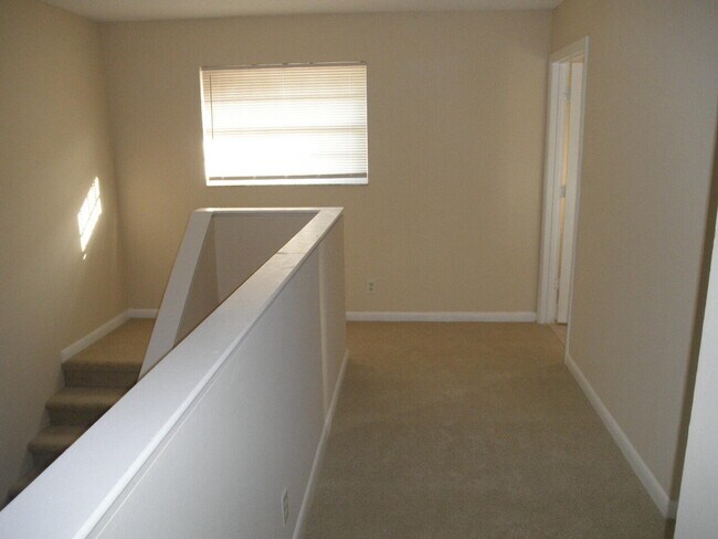 Building Photo - 721 Cypress Way E