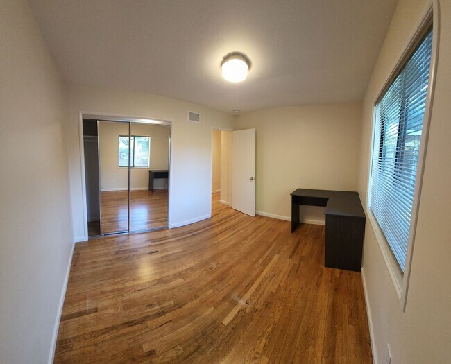 Building Photo - 5 Bedroom 3 bathroom in close proximity to POLY CAMPUS!