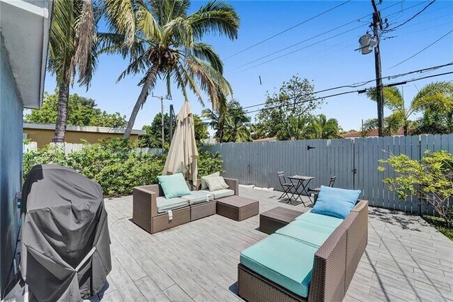 Building Photo - 1732 NE 173rd St