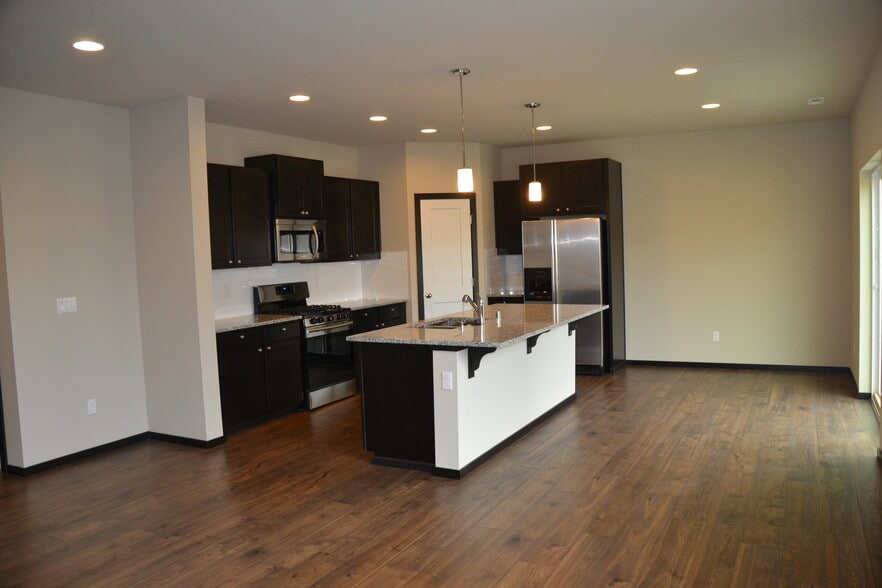 Building Photo - 3372 Inverness St