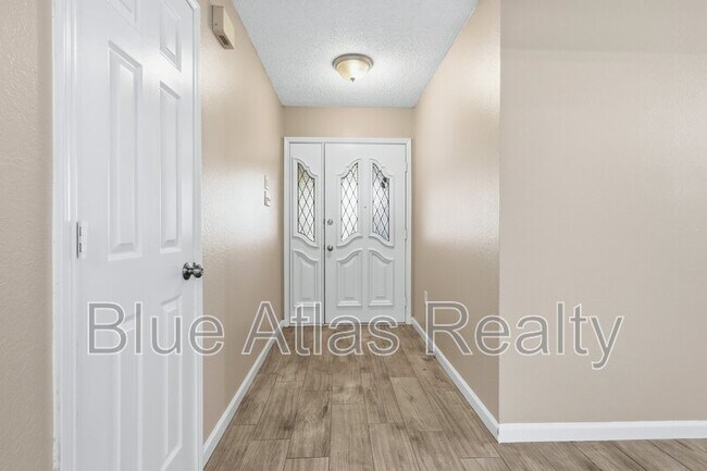 Building Photo - 6526 Aires Dr