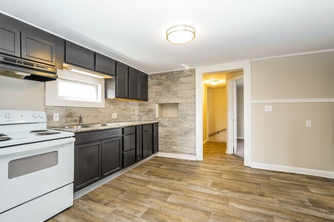 Building Photo - 833 Clarendon Ave