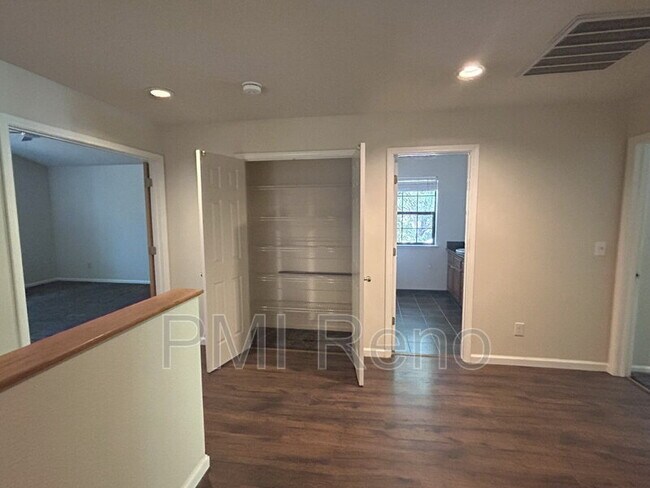 Building Photo - 1106 Happy Valley Ct