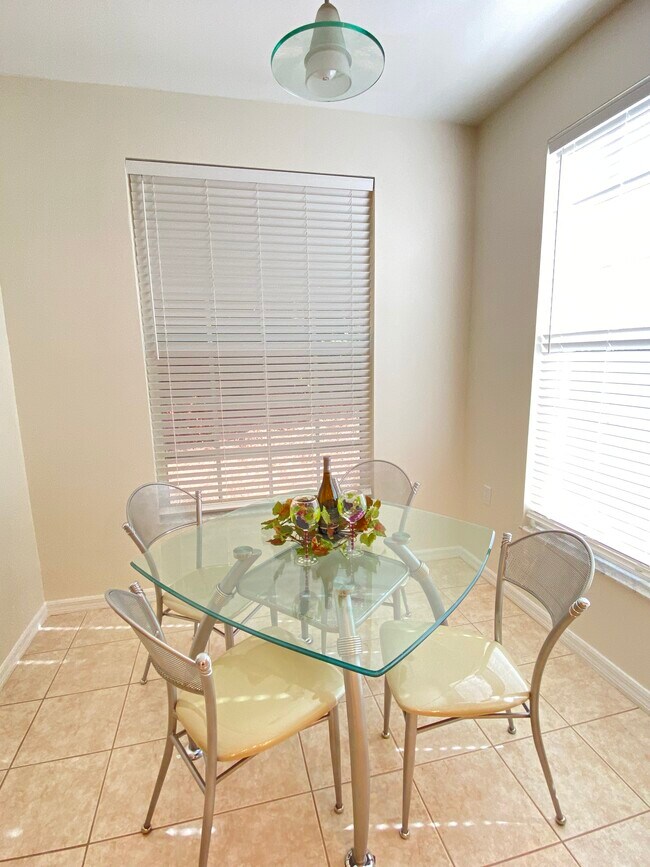 Building Photo - 2200 Arielle Dr