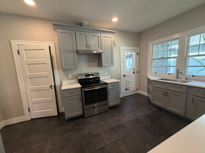Cooking area w/view thru to shoe/coat foyer - 508 Daly Ave