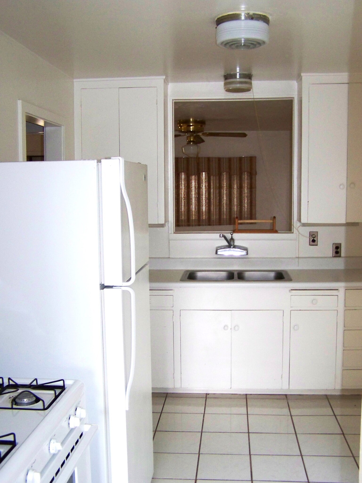 Building Photo - 321 W Rocalla Ave