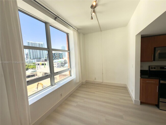 Building Photo - 111 E Flagler St