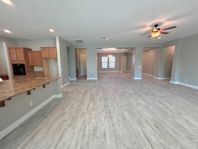 Building Photo - 3497 E Loma Vista St